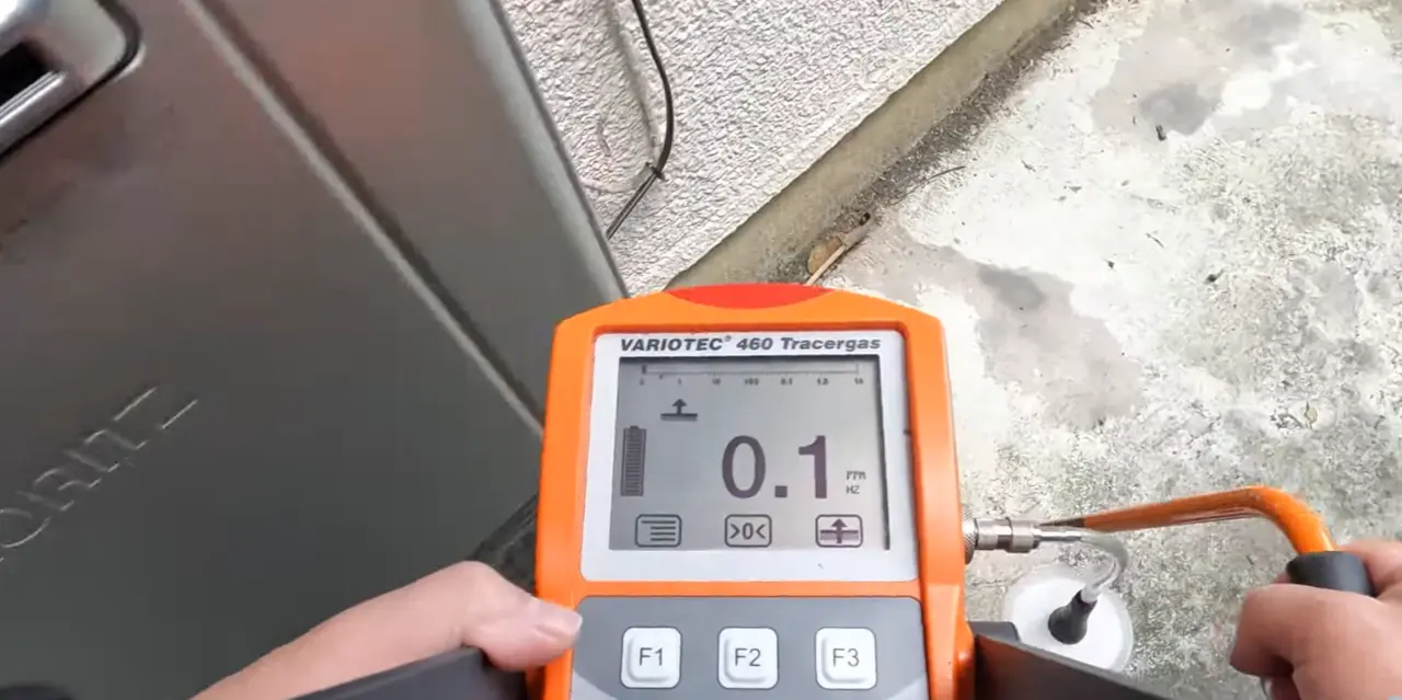 横浜市栄区の漏水調査で使用したトレーサーガス探知機